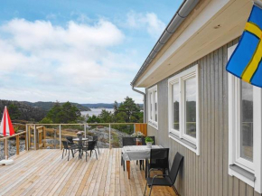 6 person holiday home in HEN N, Henån